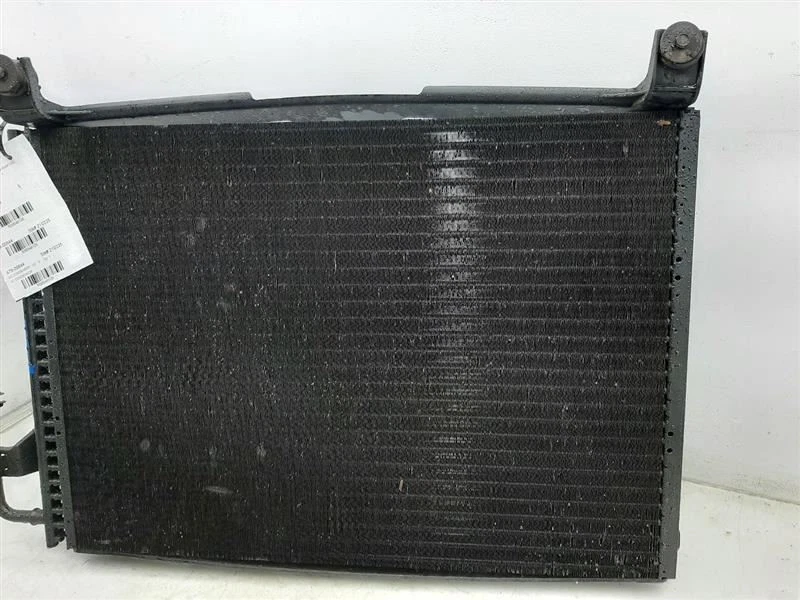 Condensador de aire acondicionado 98-02 Dodge Ram 2500 55055824AB Foto 4 de 4