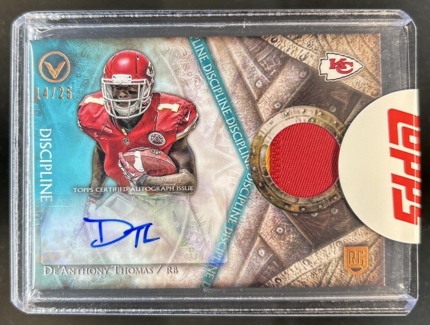 De'Anthony Thomas Topps Valor Shield of Honor Autograph Patch #SOHDT Discipline