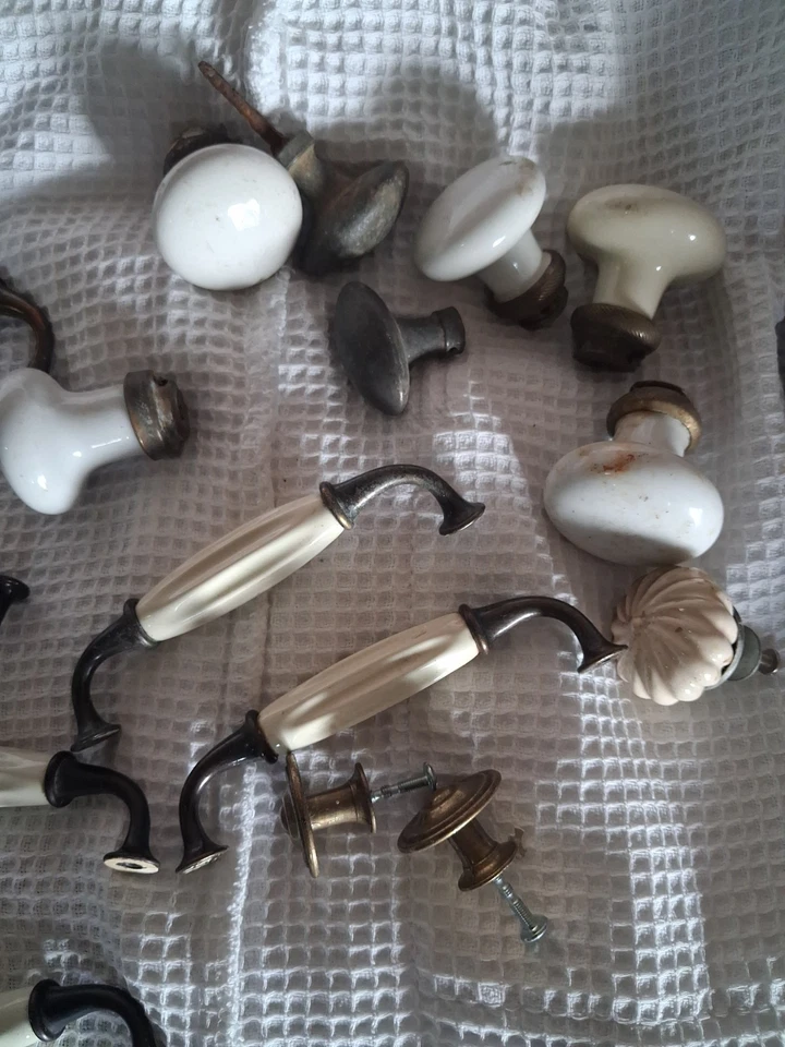 lot d anciennes poignées de porte en porcelaine Et Divers Envirob 50 Pièces.. - Photo 2/4