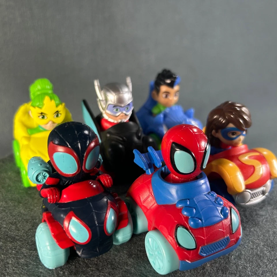 Lote de figuras de vehículo de carreras Minis Spidey and His Amazing Friends de Marvel Comics Foto 3 de 4