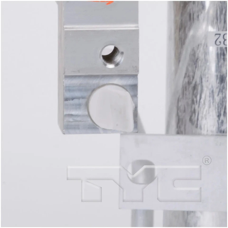 Condensador de aire acondicionado TYC 3050 para modelos selectos de Buick Chevrolet Oldsmobile Pontiac Foto 4 de 4