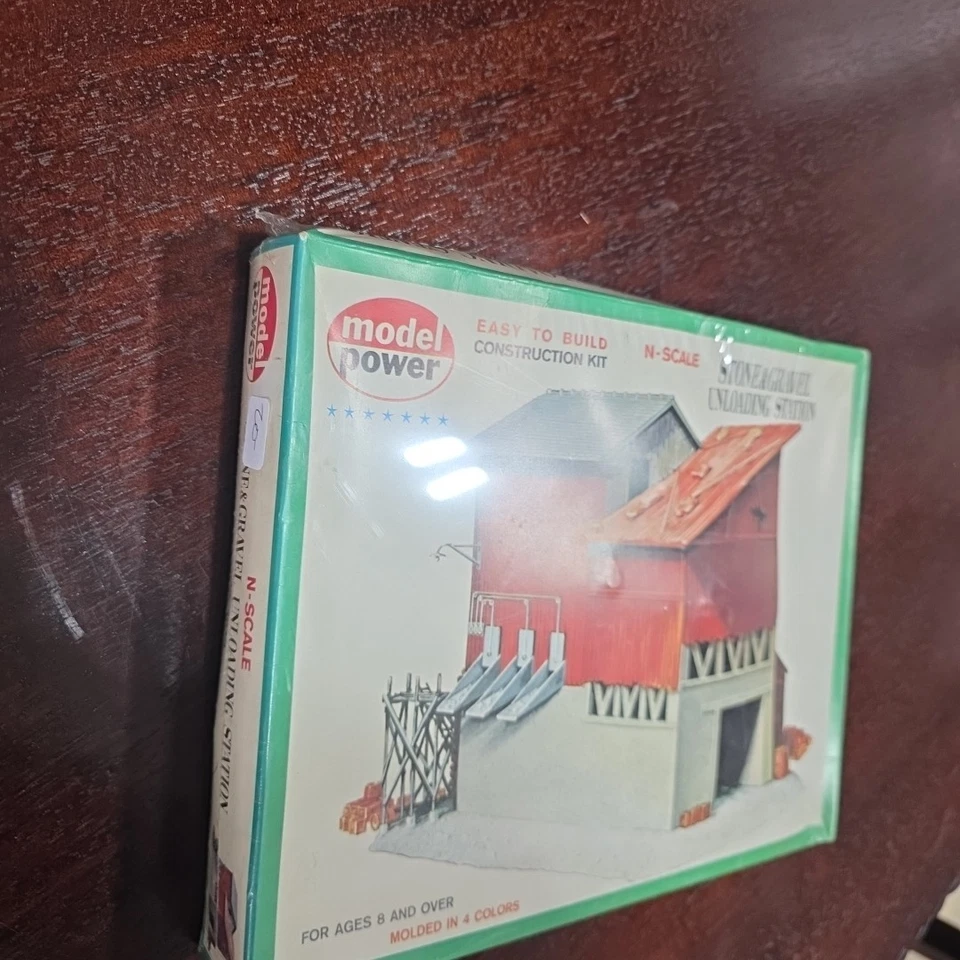 Model Power 1518 N Scale Stone Gravel Unloading Station Model Kit Sealed - Image 3 of 4