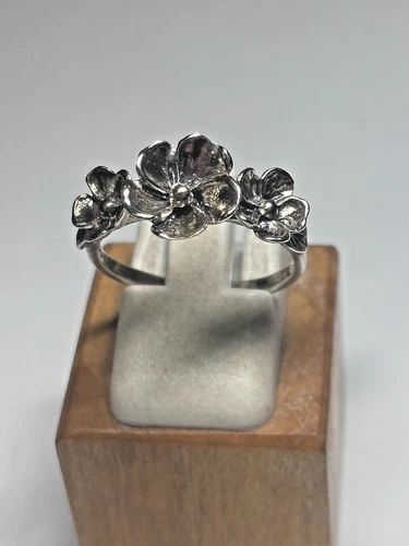 Vintage Sterling Silver Floral Design Ring 2.9g Sz 8