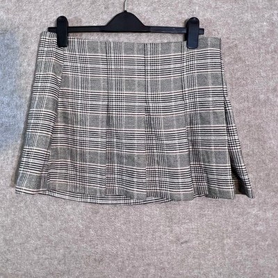 H&M Divided Plaid Mini Skirt Sz 10 Gray Check Pleated Academia Preppy Schoolgirl
