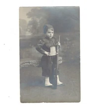 SD2033 VINTAGE TOYS  YOUNG VICTORIAN BOY  POSING WITH HIS GUN 1912 RPPC