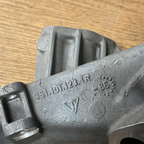 Porsche 944 Turbo 951 Engine Carrier Mounting Bracket Support Set 951.101.123.1R - Picture 2 of 6
