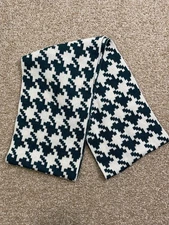 Berkshire Fashions Womens OS Knitted Infinity Winter Scarf Green White Geometric