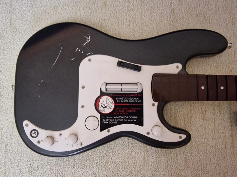 Bajo Rock Band 3 Fender Precision para PlayStation 3/4/5 **DONGLE NO INCLUIDO Foto 3 de 4