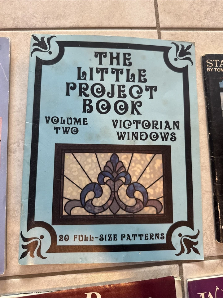 ¡LOTE de patrones de diseño de libros de vitrales vintage! Raro Foto 3 de 4