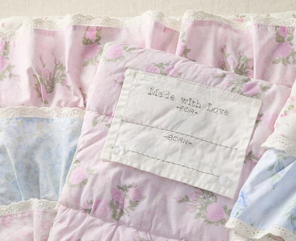 Edredón para bebé Pottery Barn Kids LoveShackFancy Prairie con volantes, nuevo con etiquetas, venta al por menor $149 Foto 4 de 4