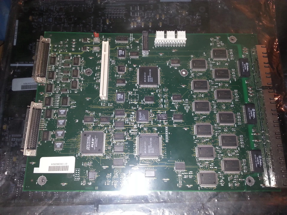 Lot of Intel express hub ee220tx ee110tx 24ports stackable switch New old stock  - Image 3 of 4