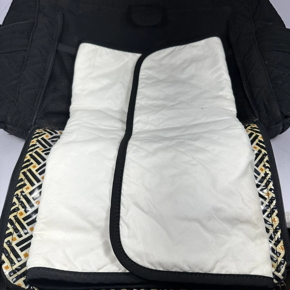 Сумка для детских подгузников Vera Bradley Stroll Around | черная | стеганая сумка-тоут дорожная - Изображение 4 из 4