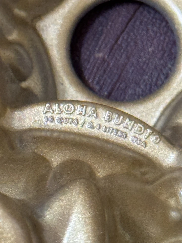 Nordic Ware Gold Aloha Hawaii Pineapple Bundt Cake Pan. New, missing packaging. - Image 3 of 4