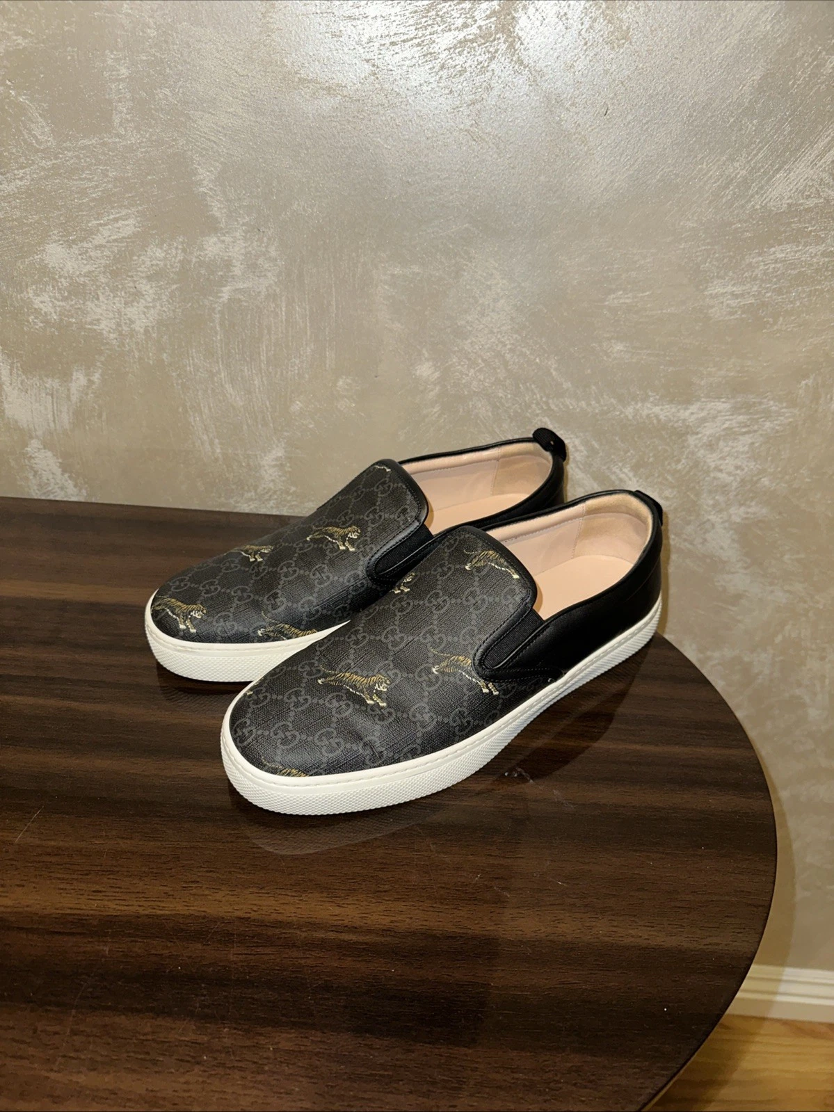 Baskets GUCCI homme taille 10,5US GG Supreme Tiger