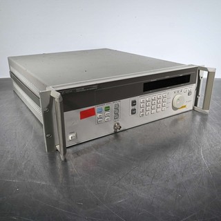 Agilent 83711B Synthesized CW Generator 1 20 GHz Opt 1E1 C04