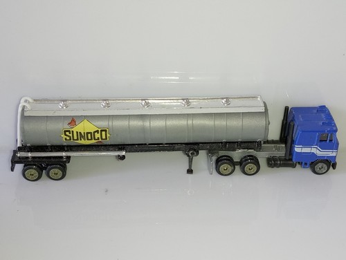 Playart Hong Kong 1:87 Scale? /Mack Cruiseliner Truck & Tanker Trailer -Sunoco - Picture 4 of 10