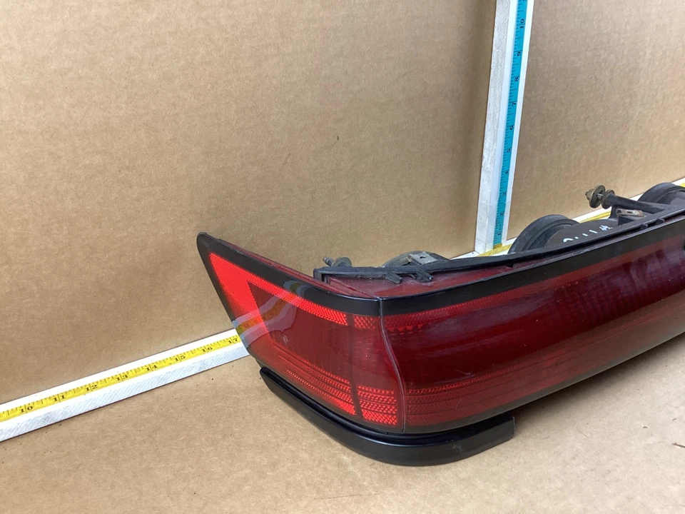 Luz trasera derecha pasajero Ford Tempo 1992-1994 F23E13440AA OEM Foto 2 de 4