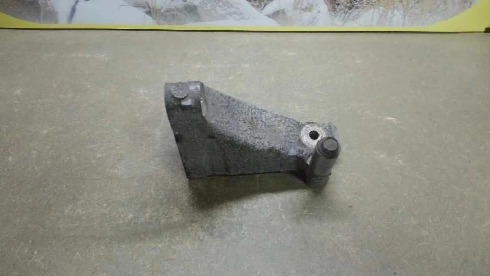 Subaru Legacy 2013 conductores lado izquierdo transmisión delantera montaje travesaño Foto 2 de 4