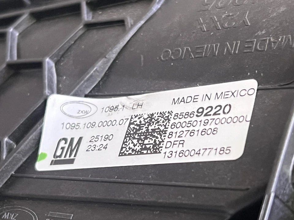 Chevrolet Corvette 2025 conjunto de faros LH lado del conductor LED OEM 85869220 Foto 4 de 4