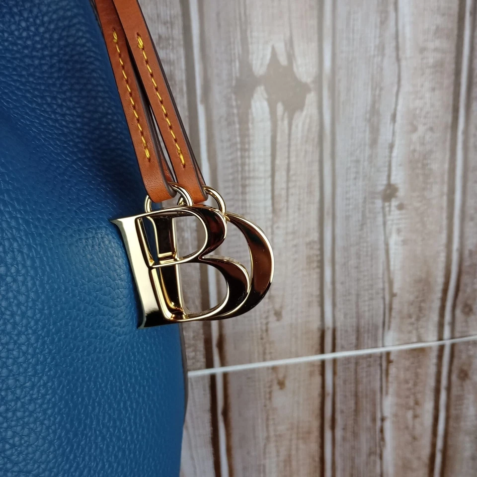 Bolso Bandolera Dooney & Bourke Dillen Cuero Guijarro Cordón Azul NUEVO Foto 3 de 4