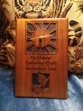 Hardwood Oakhurst country club invitational 1985 golf clock,rare,works.