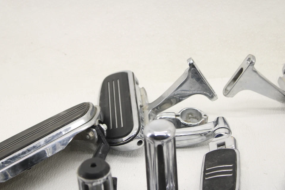 08-11 Harley Davidson Street Glide Flhx Pie Delantero Juego de Escalones Par Foto 3 de 4