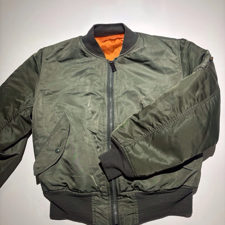 Chaqueta de Vuelo Alpha Industries MA-1 Vintage Años 80 Verde Militar Mediana Foto 2 de 4