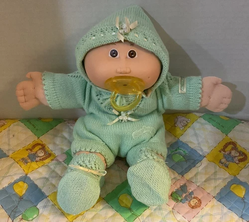 1986 Cabbage Patch Kids 12” BBB Bean Butt Baby Doll HM4, Pacifier, Knit Outfit