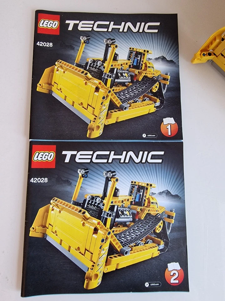 LEGO Technic 42028 Bulldozer, photo 2 of 5