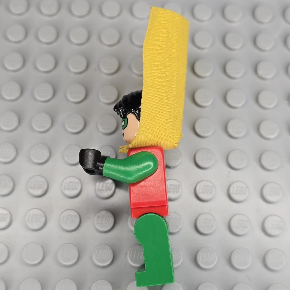 Lego BATMAN Minifigure BAT025 Robin Short Hair - Image 4 of 4