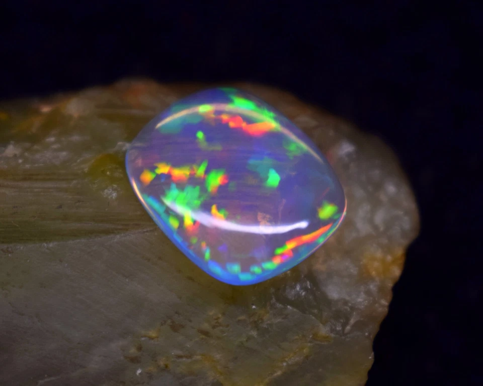 5 CT Natural Ethiopian ++Opal Multi Fire Square Cabochon Gemstone 15.5x13.1 mm - Image 4 of 4