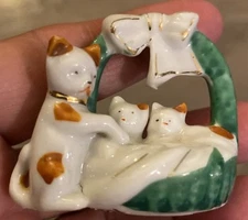 Kittens in Green Basket Mom Two Kittens Wh Br Trimmed In Gold Made In Japan GUC