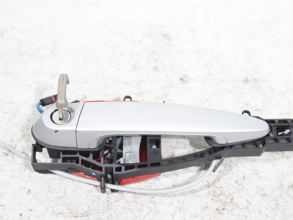 Conjunto de manija de puerta delantera izquierda BMW 328i 330i 335i 340i F30 12-18 7321639 OEM Foto 2 de 4