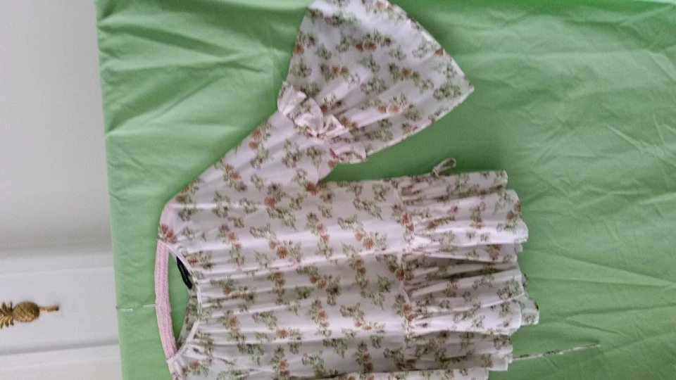 WALTER BAKER L FRILLED FLORAL TOP DESIGNER IMPORT - image 2 of 4