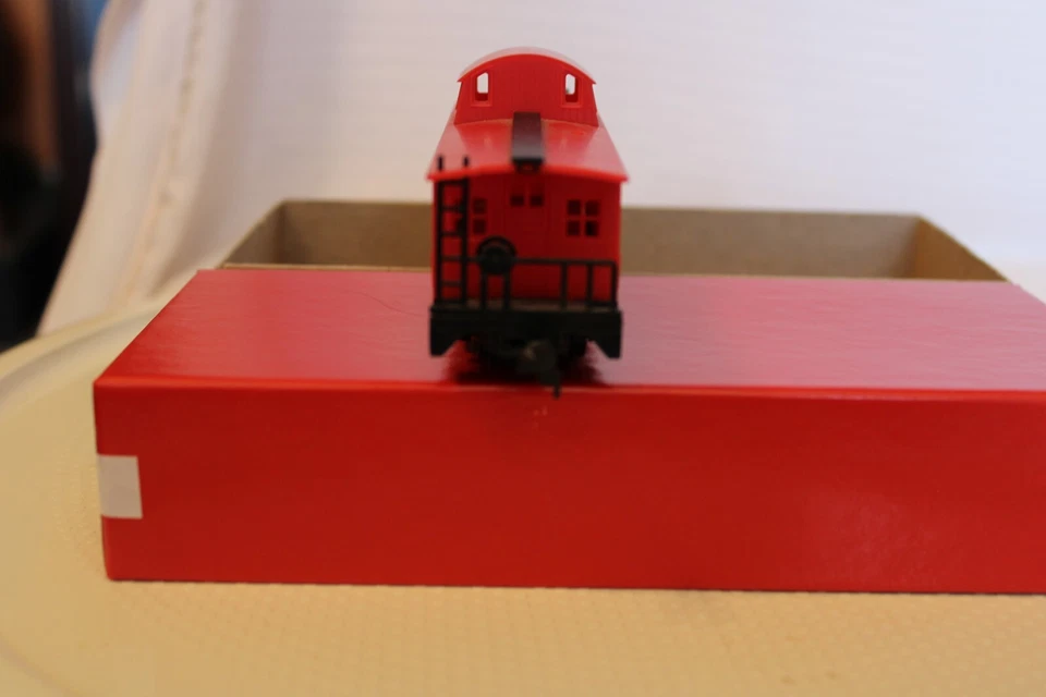 HO Scale Model Power, 33' Caboose, Safety First, Red, #9145Built RTR - Image 2 of 4
