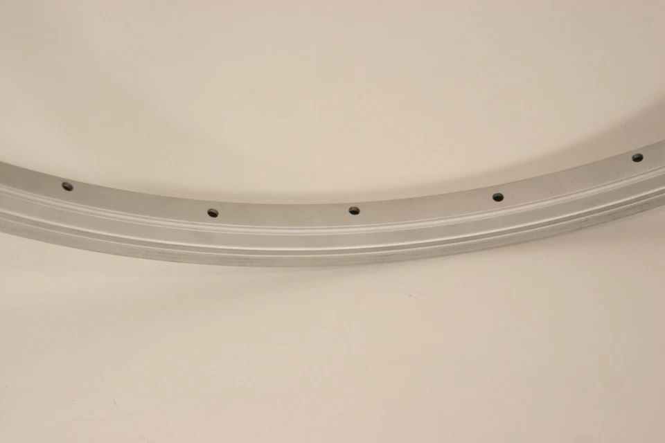 Llanta WTB Racine Elite 700c 32 orificios con MSW para frenos de llanta sin etiquetas plateada WTB5 Foto 2 de 2