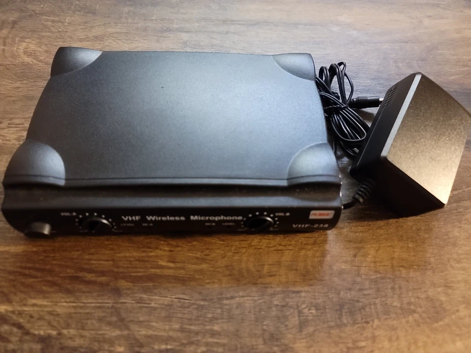 RSQ VHF-238 Receiver and power adapter Karaoke - Image 4 of 4