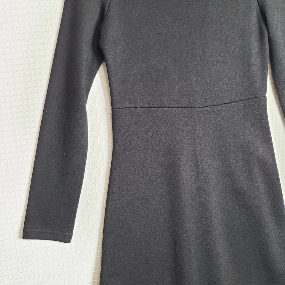 Vestido negro manga larga pequeño de tela pesada JOA Just One Answer para mujer usado en excelente estado Foto 3 de 4