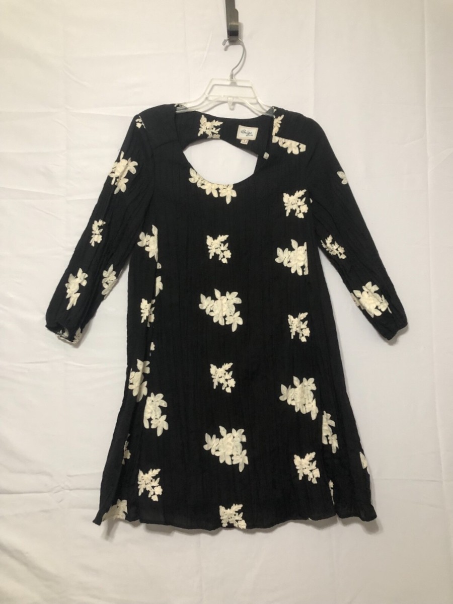 Beige by Eci Dress Black with Cream Embroidery Size M (E) Beige by Eci Dress Black with Cream Embroidery Size M (E)