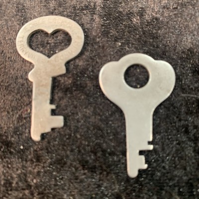 Vintage Eagle Lock Co Flat Skeleton Keys Heart #84423, Terryville Conn. Antique