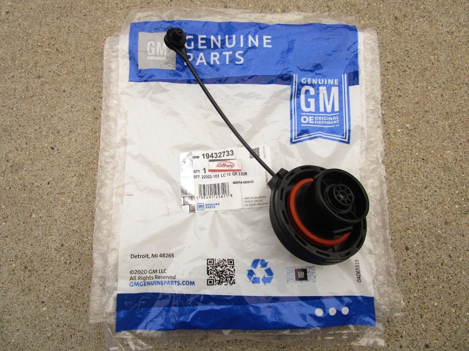 02 - 04 OLDSMOBILE BRAVADA FUEL GAS TANK FILLER CAP WITH TETHER OEM BRAND NEW - Image 3 of 4