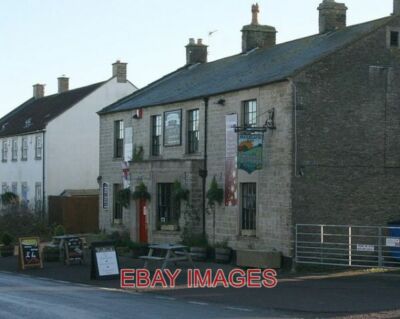 PHOTO  2007 THE FAULKLAND INN FAULKLAND THE INN TURNS ITS FACE TO THE WORLD. SIT