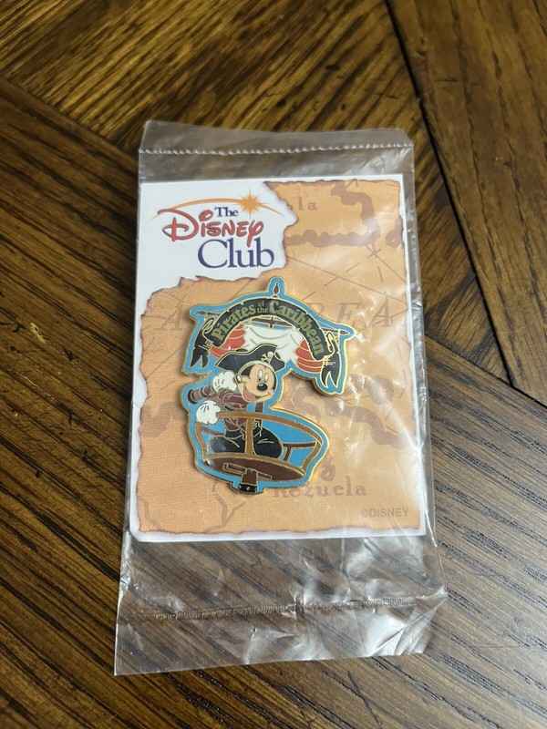 The Disney Club Exclusive Pirates Of The Caribbean Mickey Mouse Pin 21333