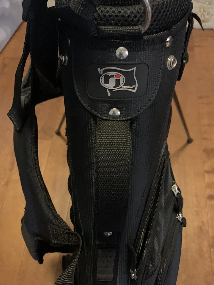 RJ Golf Typhoon Mini bolsa de pie de 5 vías con capucha para lluvia Foto 4 de 4