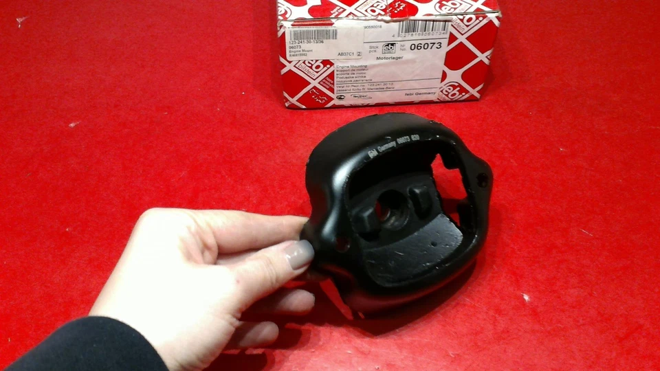 Крепление двигателя Mercedes 300SD 300TD 380SEL 300CD 380SEC 500SEC FEBI 1232413013 - Изображение 2 из 4