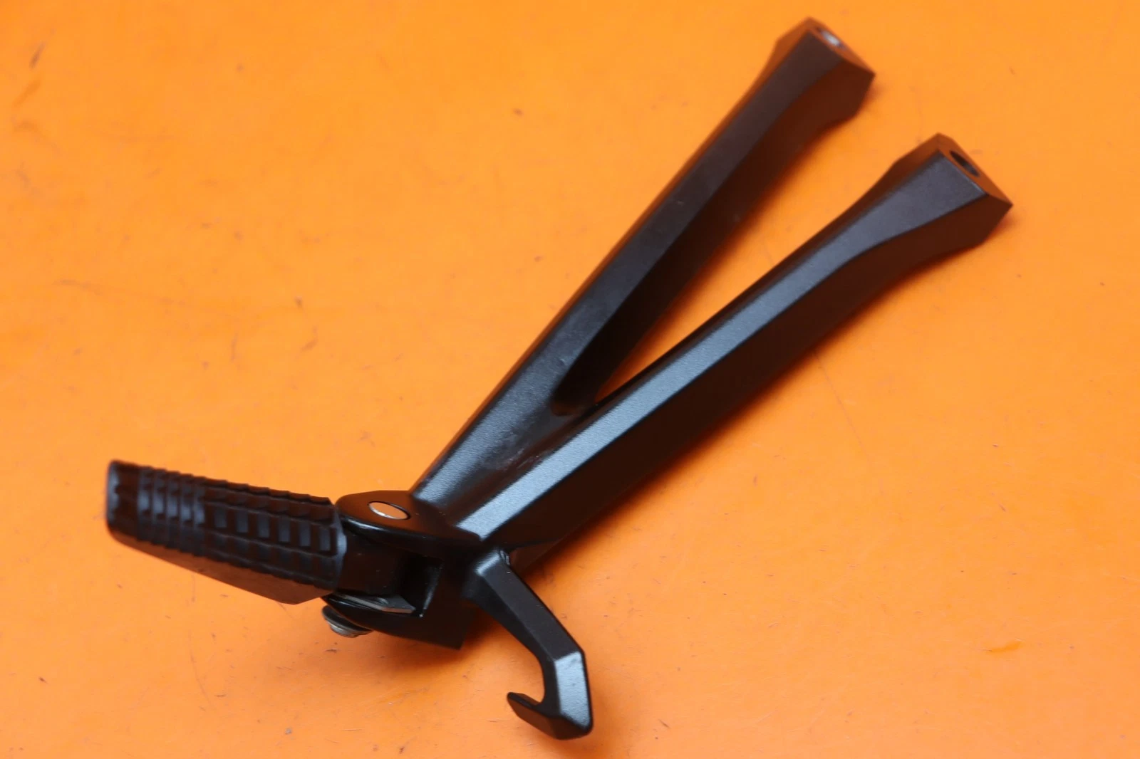 2011-2024 SUZUKI GSXR 600 750 OEM LEFT REAR BACK PASSENGER PEG