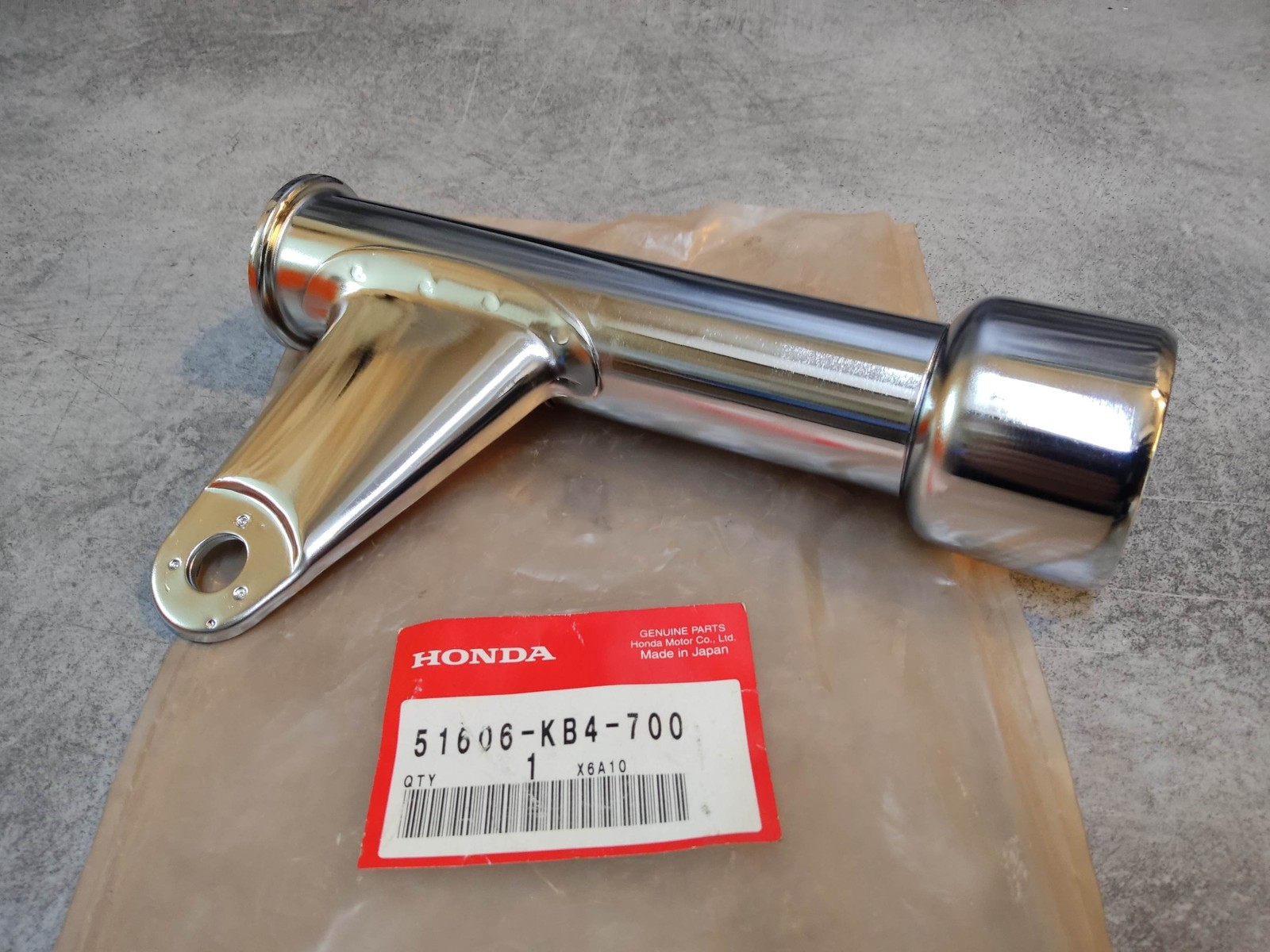 Patte de phare gauche Honda CM125C pour réparer un phare vibrant