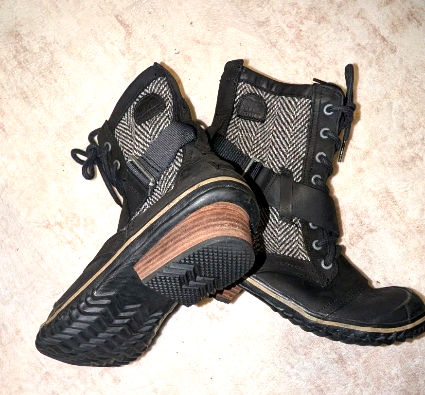 Sorel Waterproof Boots Womens size 7.5 Black And White Lace Up Winter Outdoor