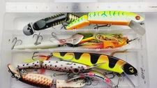 Fishing Lures Lot B - Musky Bass Big Trolling Diving Crankbait Plugs w Plano Box