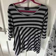 Women’s Size Medium UK 12-14 Antthony Studio Grey & Black Striped 3/4 Sleeve Top